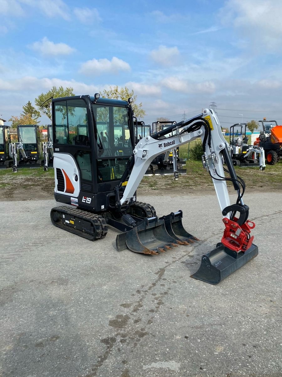 a522e4_ccc7420a317147a98c8cecc67b94c457mv2.jpeg Bobcat E19-Neu – Bild 1